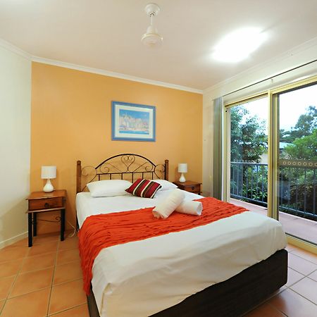 At Beach Court Holiday Villas Airlie Beach Eksteriør bilde