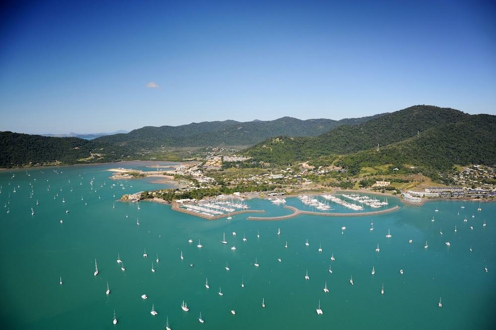 At Beach Court Holiday Villas Airlie Beach Eksteriør bilde