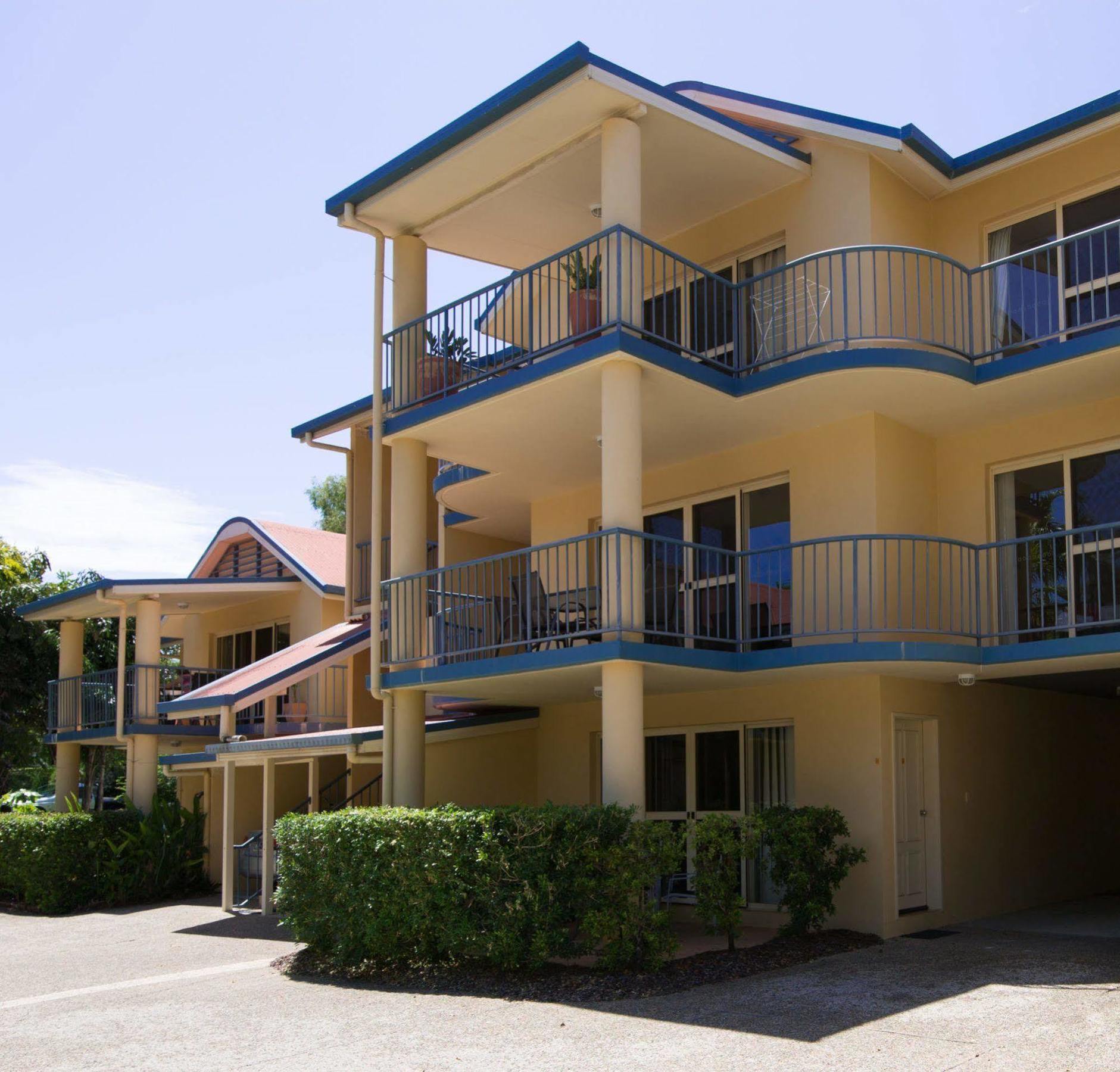 At Beach Court Holiday Villas Airlie Beach Eksteriør bilde