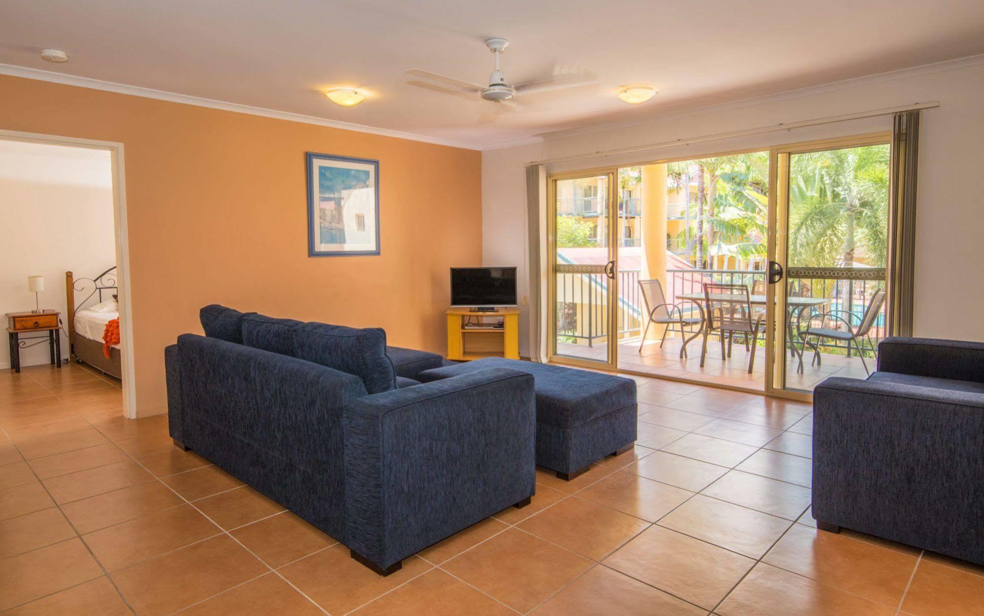 At Beach Court Holiday Villas Airlie Beach Eksteriør bilde