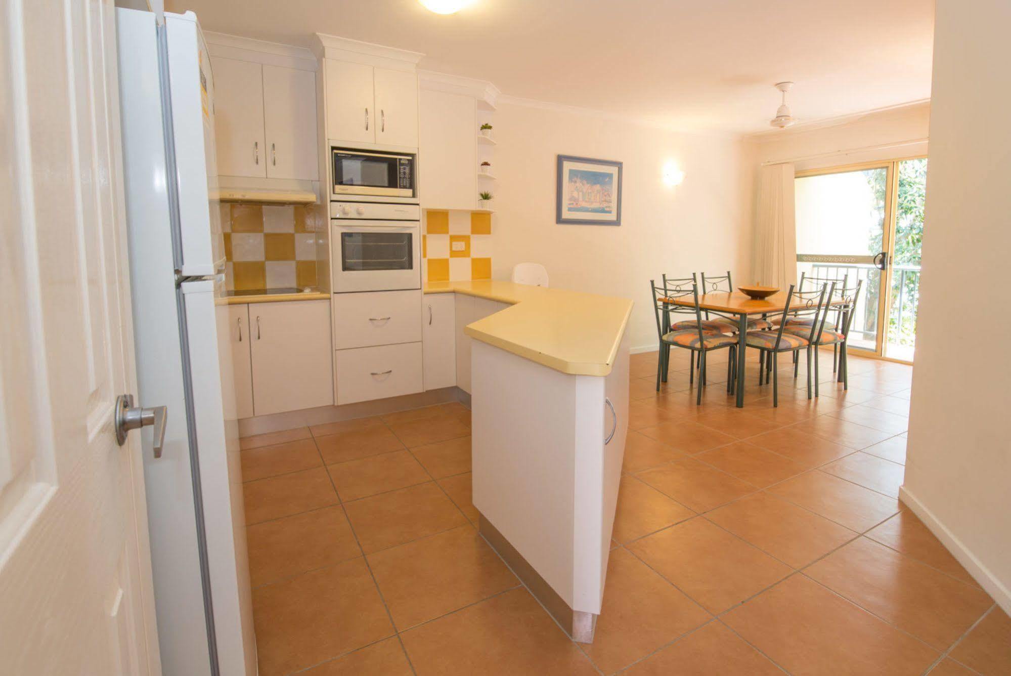 At Beach Court Holiday Villas Airlie Beach Eksteriør bilde