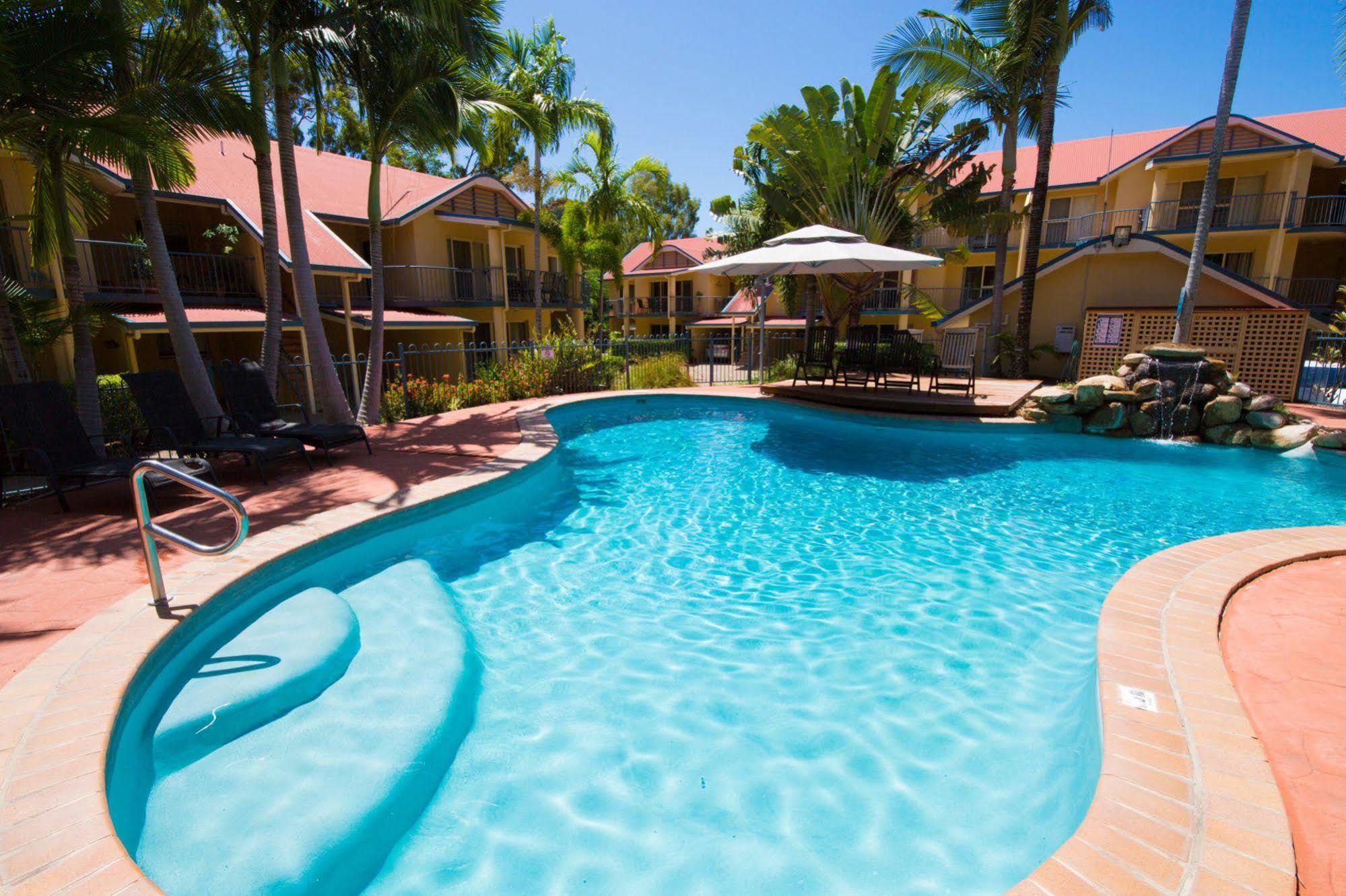 At Beach Court Holiday Villas Airlie Beach Eksteriør bilde