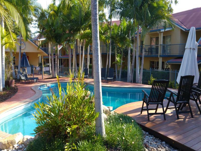 At Beach Court Holiday Villas Airlie Beach Eksteriør bilde