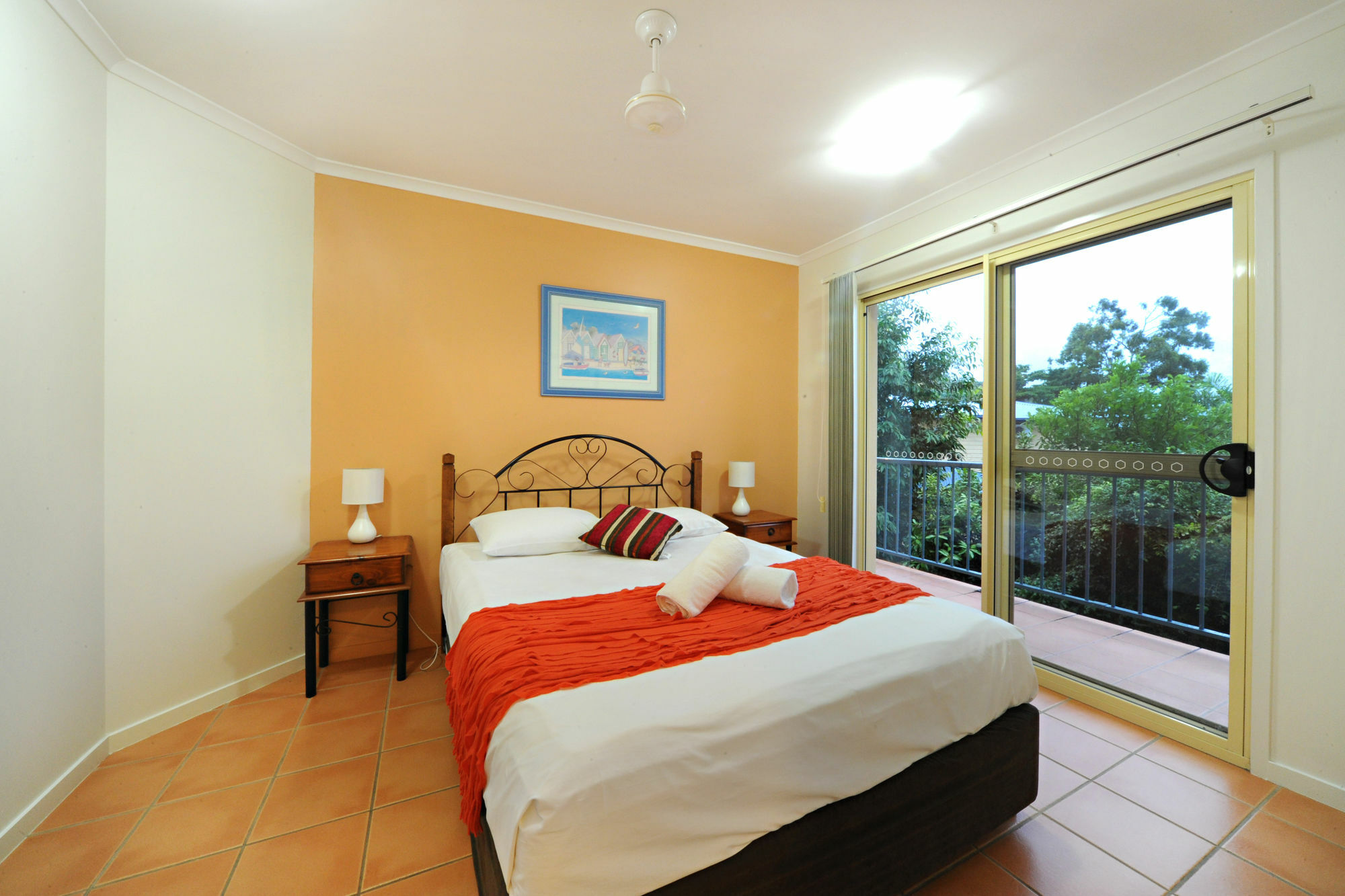 At Beach Court Holiday Villas Airlie Beach Eksteriør bilde